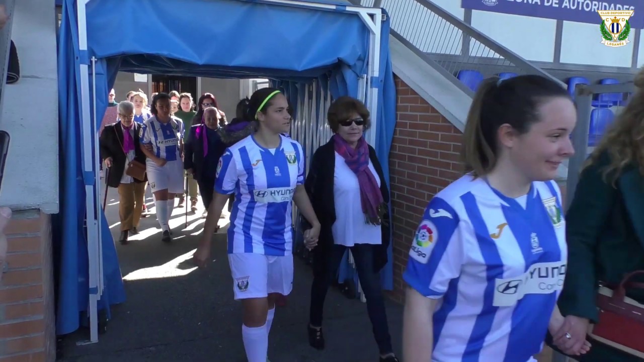 El C.D. Leganés Femenino saltó al campo con sus madres en el #DíaDeLaMujer